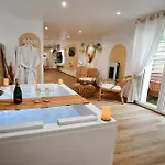 Apartmán La Gioya - Room, Jacuzzi, Baldaquin *