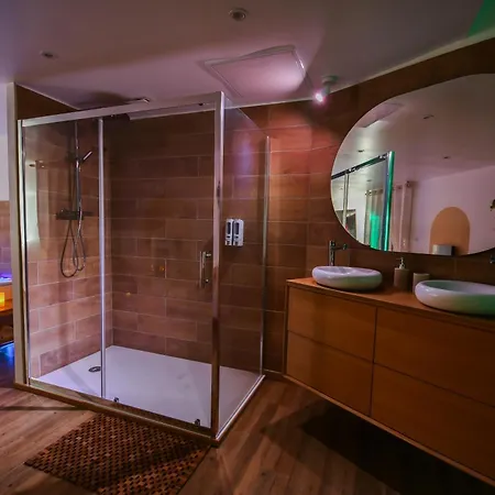 Apartment La Gioya - Room, Jacuzzi, Baldaquin *
