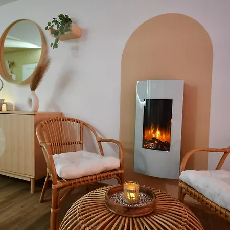 Apartment La Gioya - Room, Jacuzzi, Baldaquin *