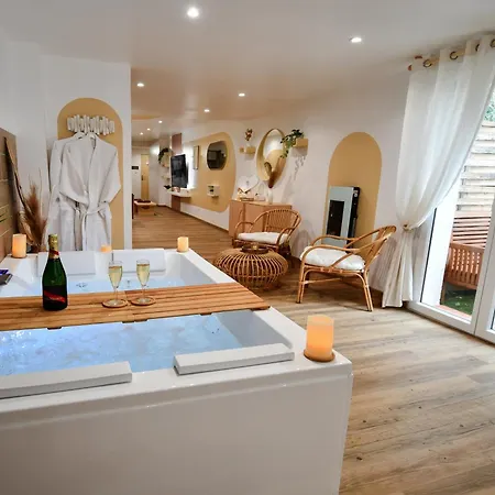 Apartment La Gioya - Room, Jacuzzi, Baldaquin *