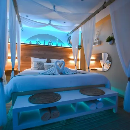 La Gioya - Room, Jacuzzi, Baldaquin * Ла-Сейн-сюр-Мер