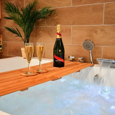 La Gioya - Room, Jacuzzi, Baldaquin Апартаменты