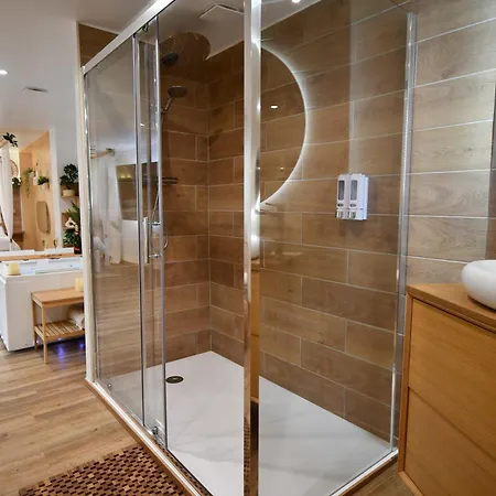 La Gioya - Room, Jacuzzi, Baldaquin Апартаменты Ла-Сейн-сюр-Мер