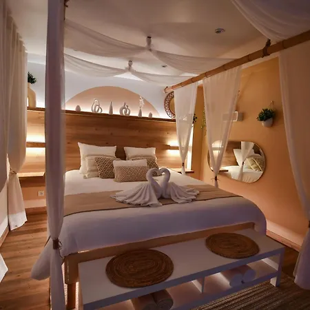 La Gioya - Room, Jacuzzi, Baldaquin Апартаменты