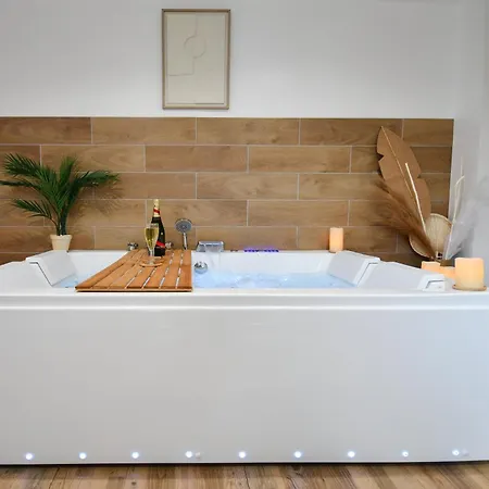 La Gioya - Room, Jacuzzi, Baldaquin Апартаменты Ла-Сейн-сюр-Мер