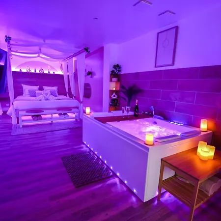 La Gioya - Room, Jacuzzi, Baldaquin Апартаменты Ла-Сейн-сюр-Мер