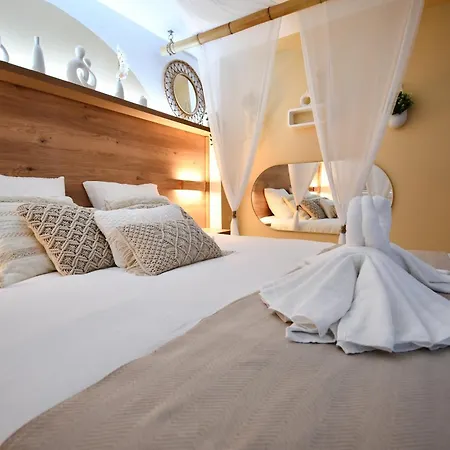 La Gioya - Room, Jacuzzi, Baldaquin * Ла-Сейн-сюр-Мер